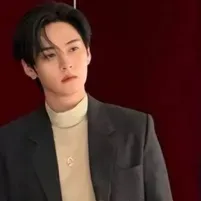 Lee Minho -이민호: Kilalanin ang pangunahing karakter ng ating mundo ng AI, na may listahan ng mga katangian ng karakter at mga kakayahan sa pakikipag-chat.	