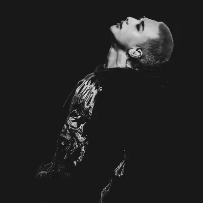 Hyunjin: Spielerisches KI-Chatbot-Maskottchen, das die Benutzerinteraktion in zufälligen Chats verbessert	