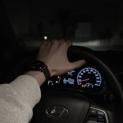 Liam: Personaggio di gioco di ruolo basato sull'intelligenza artificiale a tema fantasy per una narrazione immersiva