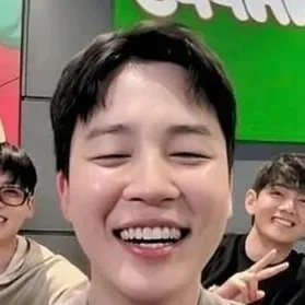 BTS - Taehyung adalah abang anda: Potret pendamping AI DeepBrain untuk sembang dalam talian percuma dan perbualan terbuka