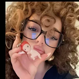 Demitra Kalogera: Erkunden Sie die Welt der KI mit unserer uneingeschränkten KI und dem kostenlosen, unbegrenzten Online-Chat, unterstützt durch Warhammer-Fantasy-Rollenspiele.	