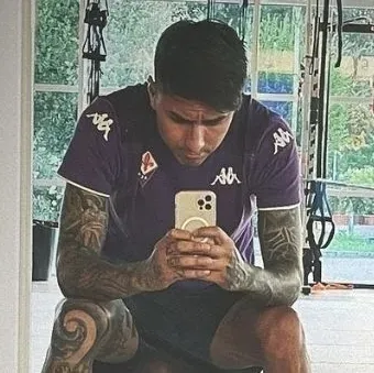 Erick Pulgar: Secure AI chatbot avatar with encrypted 1v1 chat capabilities	