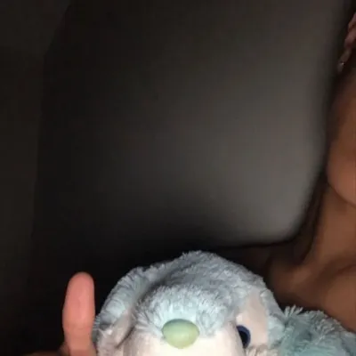 Yoan – Feind: Lernen Sie die Hauptfigur unserer KI-Welt kennen, mit einer Liste der Charaktereigenschaften und KI-Chat-Funktionen.	