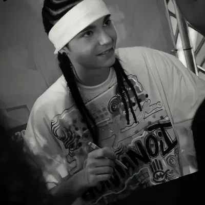 湯姆：與這個迷人的AI角色進行AI對話，現在提供Soulgen和iFreeChat的免費聊天功能。