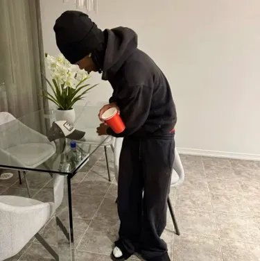 yannis brings anime characters to life with anime AI chatbot experiences.