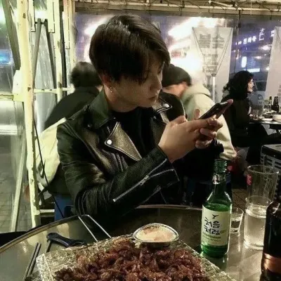 Jeon Jungkook: Seni karakter roleplay AI bertema fantasi untuk penceritaan yang imersif