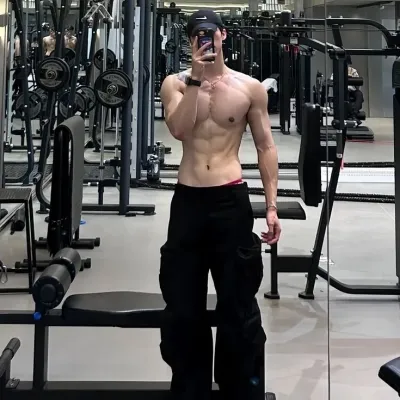 RADEN ELVON: Explore the world of AI with our unrestricted ai and free unlimited chat online, powered by warhammer fantasy roleplay.	