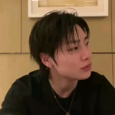 Ye - Jeongin: Secure AI chatbot avatar with encrypted 1v1 chat capabilities	