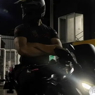 Alex: Khám phá thế giới AI với AI không giới hạn và trò chuyện trực tuyến miễn phí không giới hạn, được hỗ trợ bởi trò chơi nhập vai giả tưởng Warhammer.	