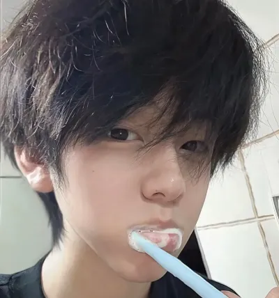 테오 린타리오 알레샨드로: 랜덤 채팅 및 커뮤니티 중심 롤플레이를 위한 대화형 AI 챗봇 마스코트