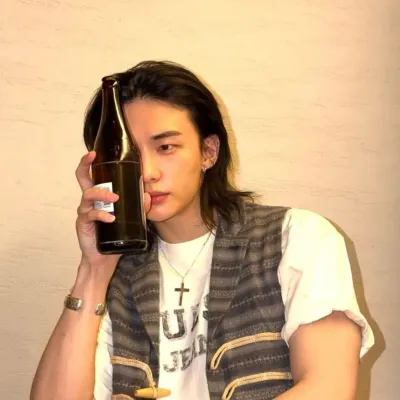 Hwang Hyunjin — Your Enemy: Chat with our AI box, ready for chatbot online free and ask ai anything you want.	