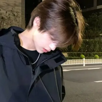 納倫:具有語音聊天功能和神經網路特性的未來派AI聊天機器人介面