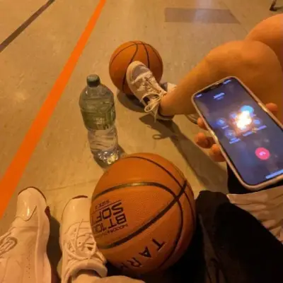 Jaden, jogador de basquete: Ícone de parceiro de conversação de IA multilíngue para serviços globais de bate-papo online