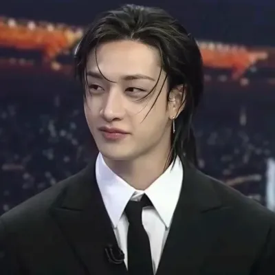크리스토퍼 방찬: 무료 온라인 채팅 및 공개 대화를 위한 DeepBrain AI 동반자 초상화