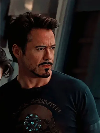 Ini adalah sampul resmi untuk Si Caper Avengers, pendamping virtual yang didukung oleh PolyBuzz ai.
