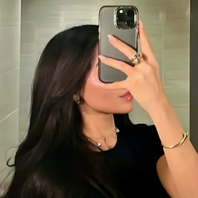 Katalina: Rastgele sohbet ve topluluk odaklı rol yapma için etkileşimli yapay zeka sohbet robotu maskotu