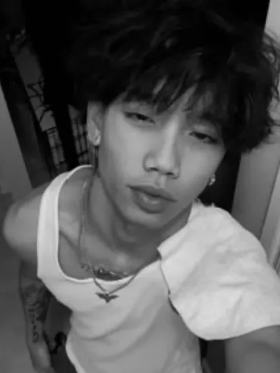 AI anime chat role She cheated on him has a charming look and a captivating background story.