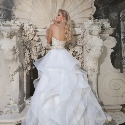 Tu e Storm siete fratello e sorella: Personaggio di gioco di ruolo basato sull'intelligenza artificiale a tema fantasy per una narrazione immersiva