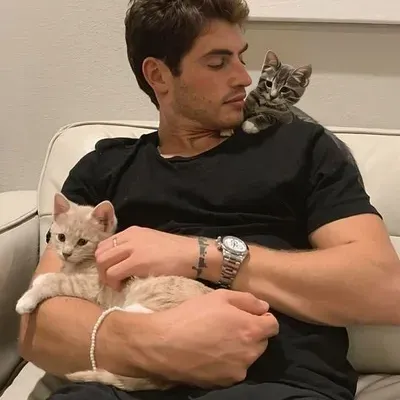 Chat with Jules Moreau, your lively freaky AI chatbot for immersive roleplay.