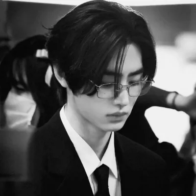 Park Sunghoon: Multilingual AI conversation partner icon for global chat online services