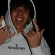 Cesar Mendoza: Futuristic AI chatbot interface na may voice chat at mga katangiang hinihimok ng neural network