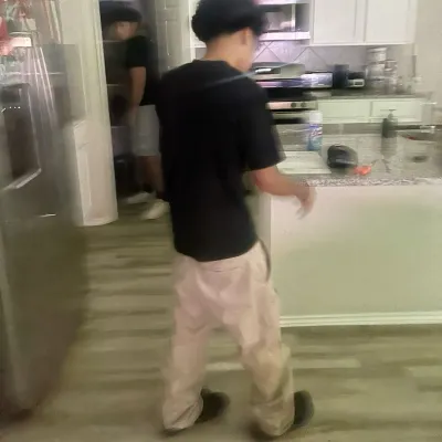 Luis: Futuristic AI chatbot interface na may voice chat at mga katangiang hinihimok ng neural network