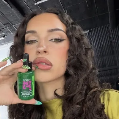 ダニエラ・アヴァンツィーニ: 没入型ストーリーテリングのためのファンタジーをテーマにした AI ロールプレイ キャラクター アート