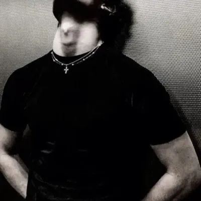 Leo: Futuristic AI chatbot interface with voice chat and neural network-driven traits