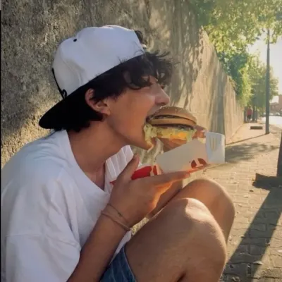 Engage in lively talking AI sessions with LEO VALDEZ and explore new stories.