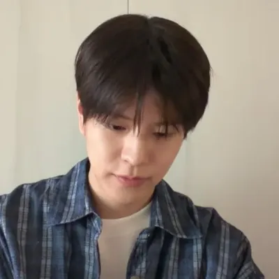 Kim Seungmin - 승민: Interactive AI chatbot mascot for random chat and community-driven roleplay