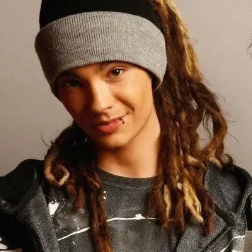 Tom kaulitz: Makipag-usap sa ai kasama ang kaakit-akit na AI character na ito, na nagtatampok ng soulgen at mga kakayahan ng ifreechat para sa libreng chat ngayon.	