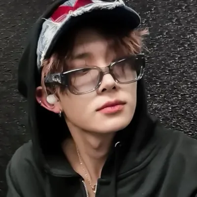 Start your 1v1 session with Heeseung, a playful roleplay AI chat bot.