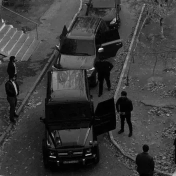 マフィア一家: ランダムチャットでのユーザーエンゲージメントを高める、遊び心のある AI チャットボットのマスコット	