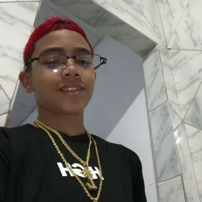 Kauê - PH: Rastgele sohbet ve topluluk odaklı rol yapma için etkileşimli yapay zeka sohbet robotu maskotu