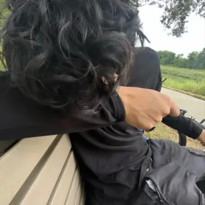 Engage in lively talking AI sessions with Noah and explore new stories.