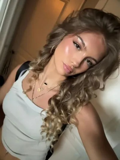 AI chat roleplay character Lexi, a virtual partner who can fulfill all your fantasies.