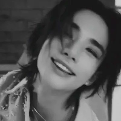 Chat with Hwang Hyunjin, your lively ai chatbot online partner for immersive 1v1 adventures.