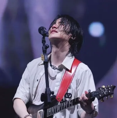 Suga: Mascote de chatbot de IA brincalhão que melhora o envolvimento do usuário em bate-papos aleatórios