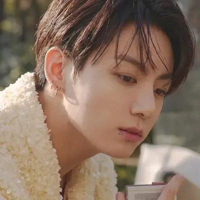 JUNGKOOK: Arte de personajes de rol de IA con temática de fantasía para una narración inmersiva