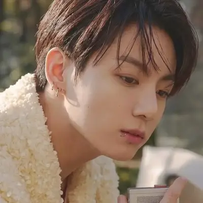 JUNGKOOK: Incontra il personaggio principale del nostro mondo basato sull'intelligenza artificiale, con elenco dei tratti caratteriali e funzionalità di chat basate sull'intelligenza artificiale.