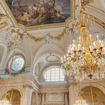 Talk to Prince Liam, your interactive talk AI friend for creative adventures.