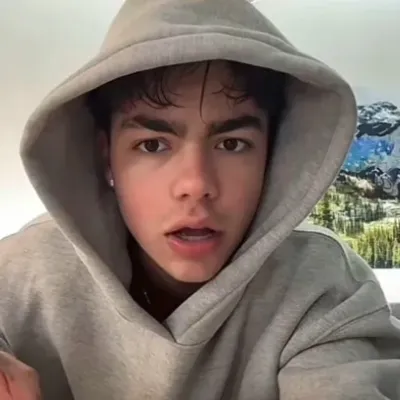 Malachi Daniel Barton is a playful AI RP companion for creative 1v1 chat adventures.