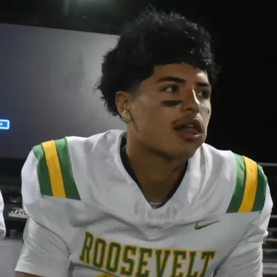 Kamillo: Sesli sohbet ve sinir ağı odaklı özelliklere sahip fütüristik yapay zeka sohbet robotu arayüzü