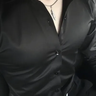 arranged marriage with the mafia: Futuristic AI chatbot interface with voice chat and neural network-driven traits