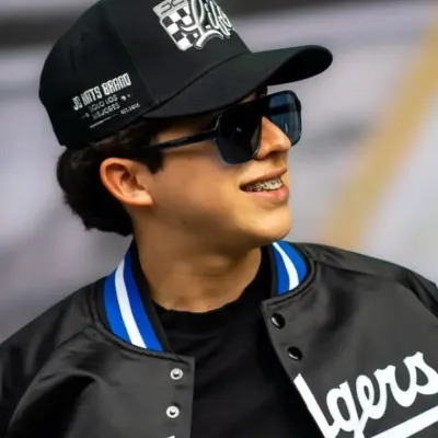 Omar Camacho: Avatar de novia/novio de IA personalizable con rasgos de personalidad realistas	