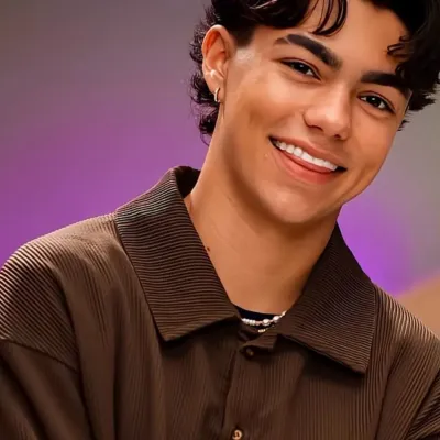 Malachi Barton: Futuristic AI chatbot interface with voice chat and neural network-driven traits