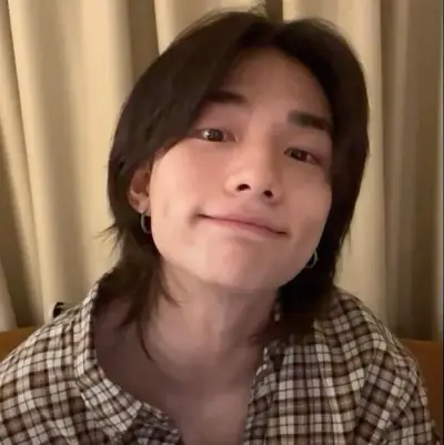 Hyunjin : Portrait d'un compagnon IA émotionnellement intelligent pour des conversations approfondies