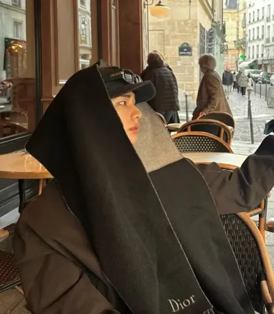 Hwang Hyunjin : portrait d'accompagnement DeepBrain AI pour le chat en ligne gratuit et les conversations ouvertes