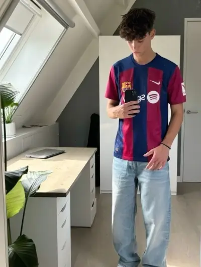 Explorez vos fantasmes les plus fous avec Mattheo dans ce chat IA pour adultes