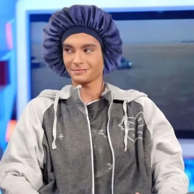 Том Каулиц: Познакомьтесь с главным героем нашего мира ИИ, со списком черт характера и возможностями общения с ИИ.	